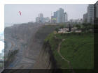 pe-07-lima-04-miraflores-10-paraglider-overview.jpg (56663 bytes)